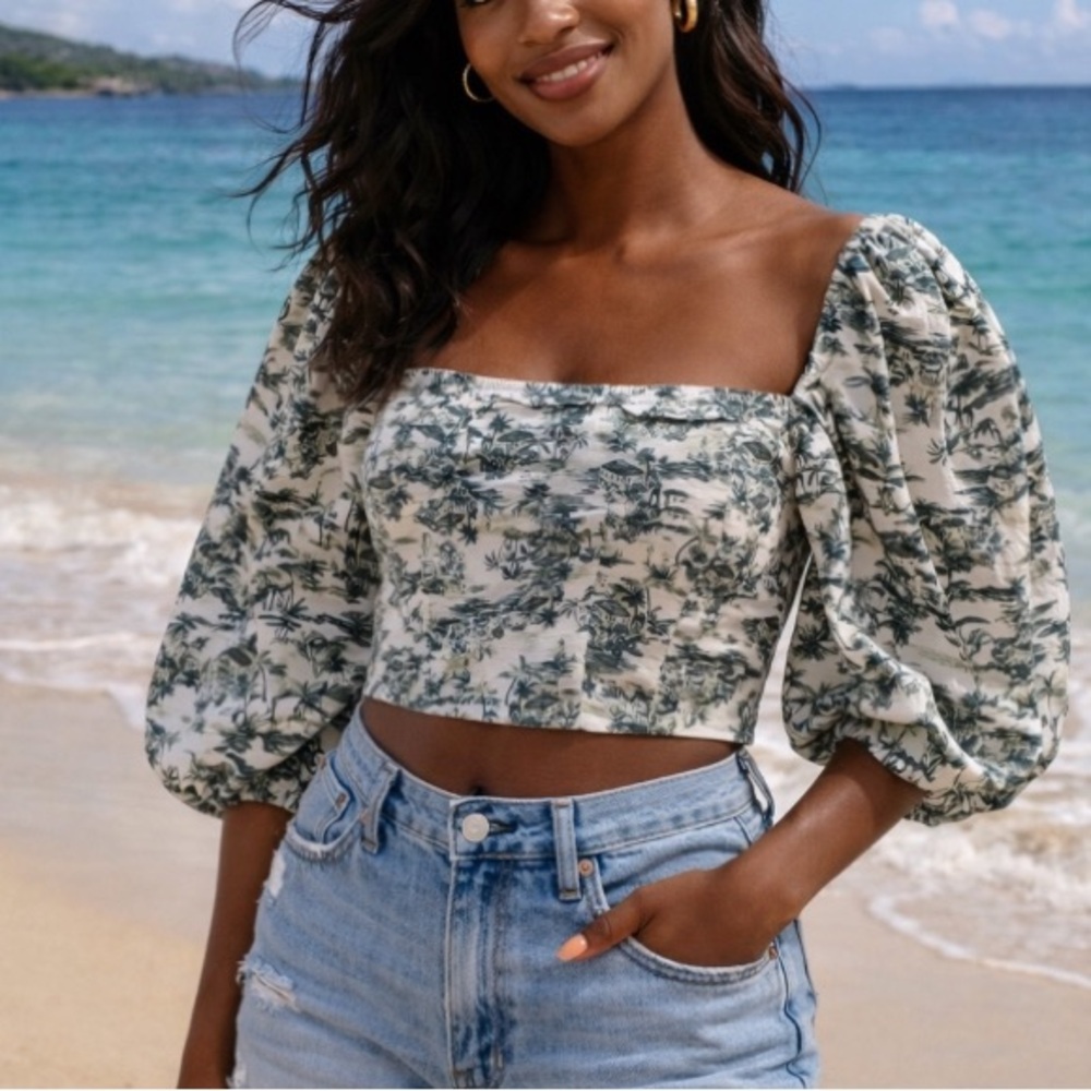 Abercrombie & Fitch / Green and White linen Toile Puff-Sleeve Crop Top